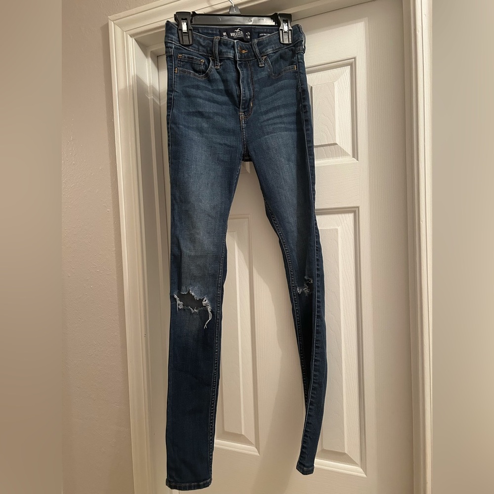 Hollister High-Rise super skinny Jeans.